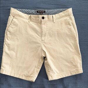 Michael Kors Khaki Flat Front Shorts.  EUC 34